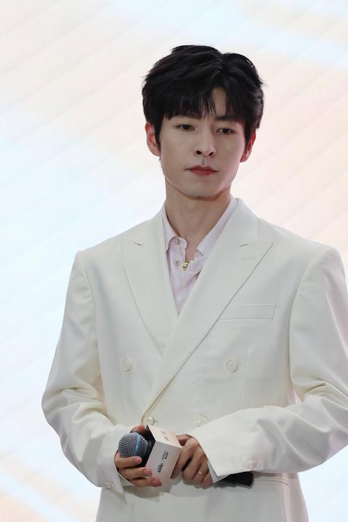 欧珀莱最新男代言人