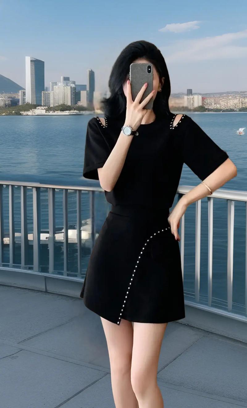 黑色短袖搭配什么裙子