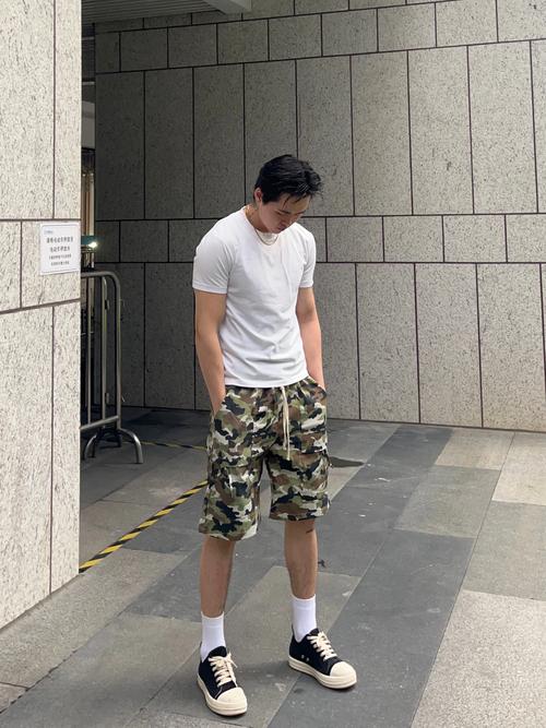 男生短裤穿什么鞋子