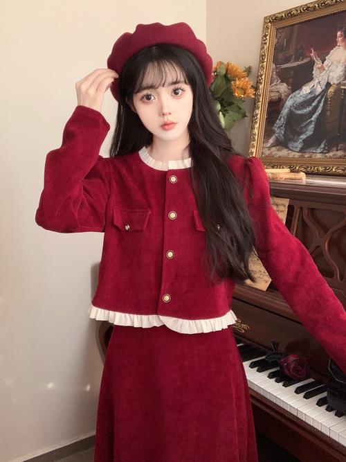红色连衣裙搭什么外套