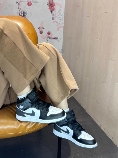 小灰鞋怎么搭配