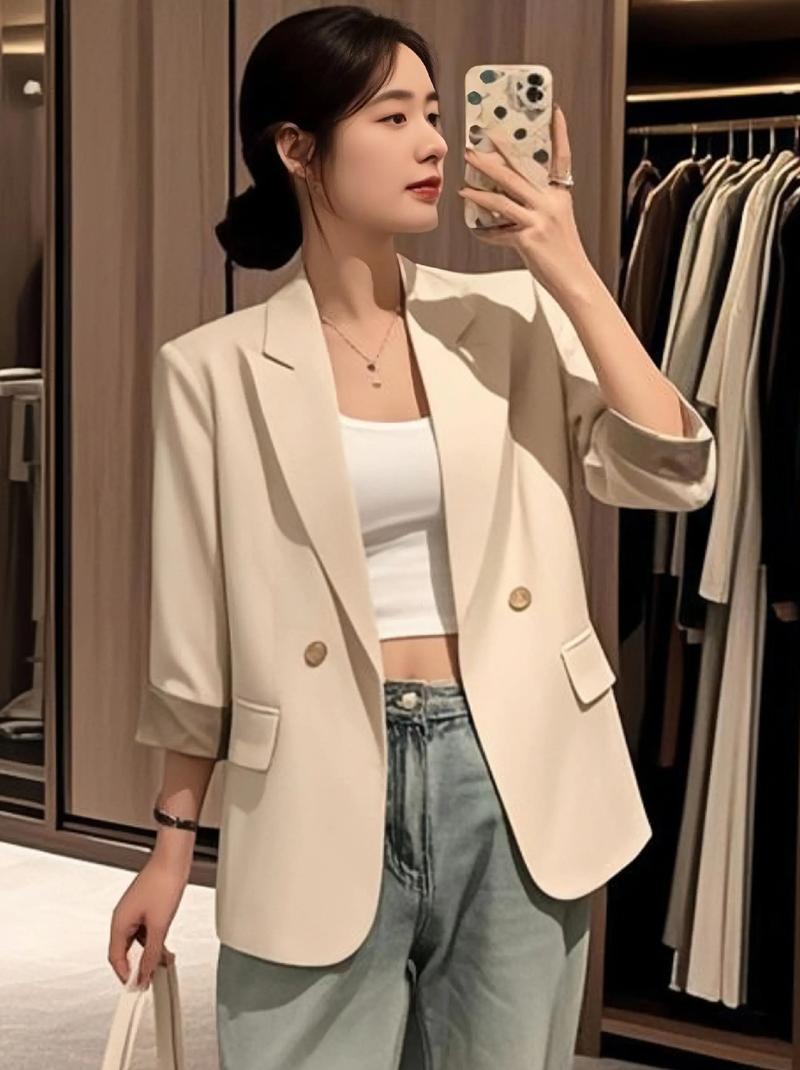 西装女生外套怎么搭配衣服图片欣赏