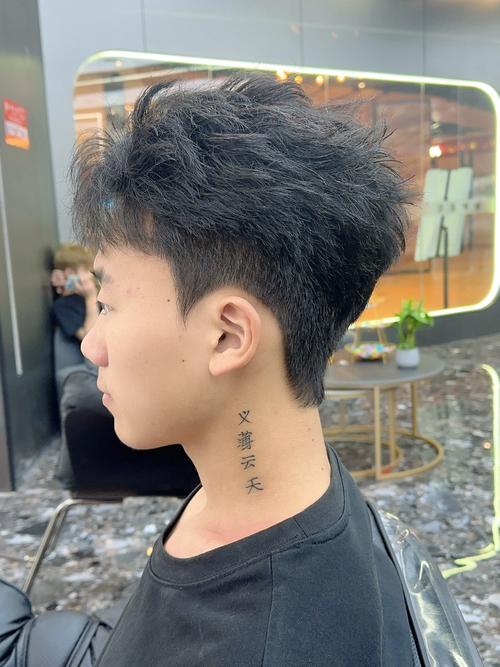 男士方脸适合什么发型