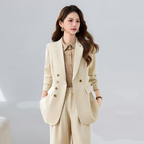 西装女生外套怎么搭配衣服