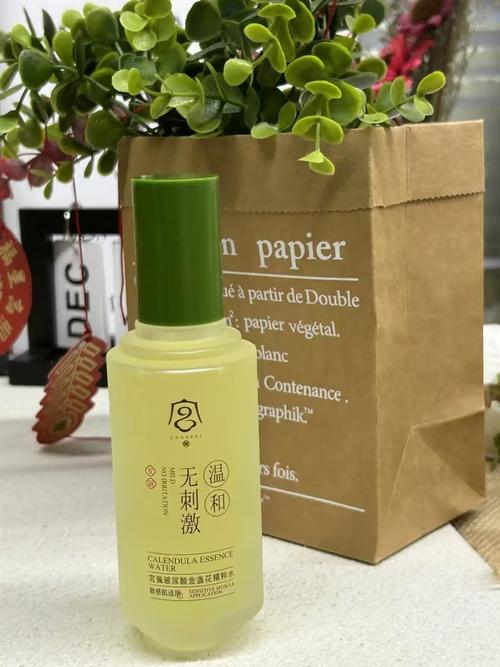 脸上脱皮擦什么好