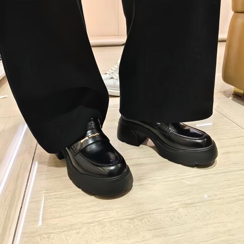 穿黑色单鞋怎么搭配衣服