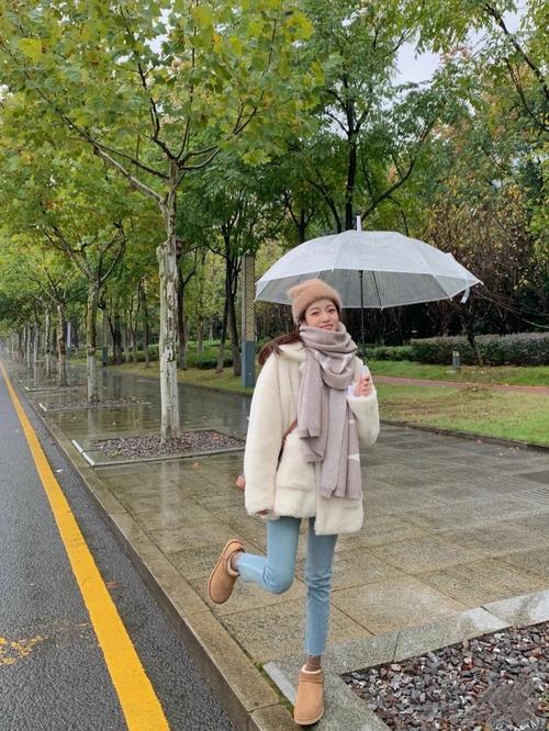 ugg中筒雪地靴怎么搭配