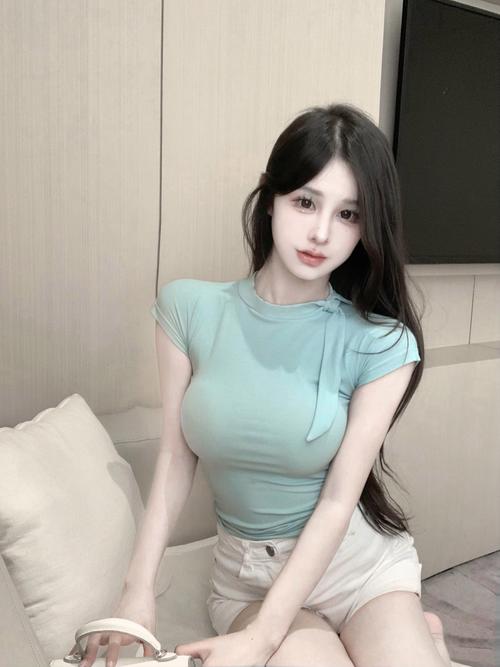 胸小穿衣服怎么搭配图片