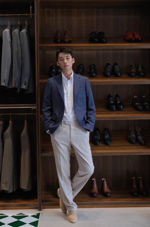 西服偏大怎么搭配衣服