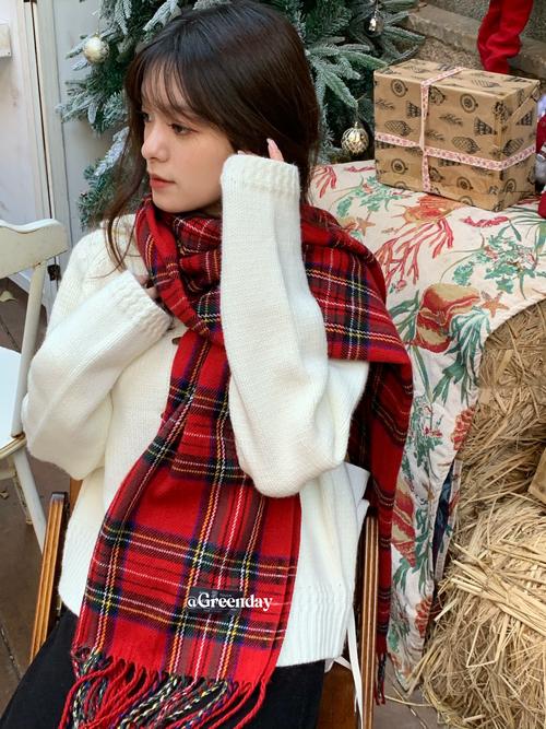 皮肤黑穿红格子衣服怎么搭配什么围巾好看