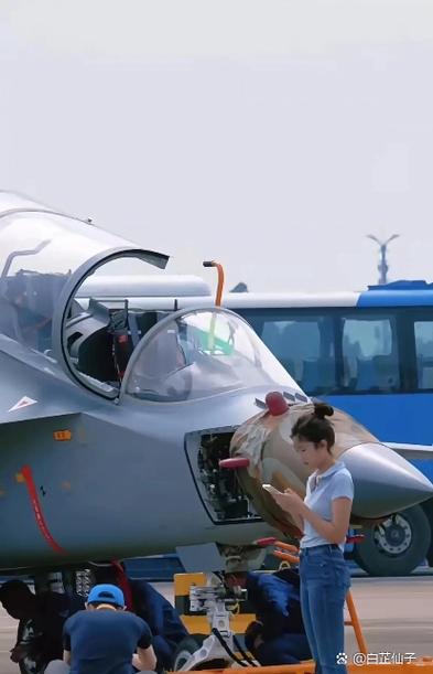 飞机穿什么