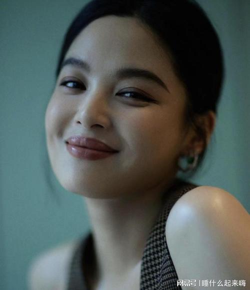 女生嘴唇厚代表什么
