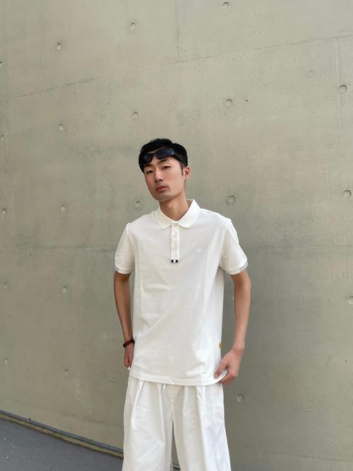 白色polo衫配什么裤子