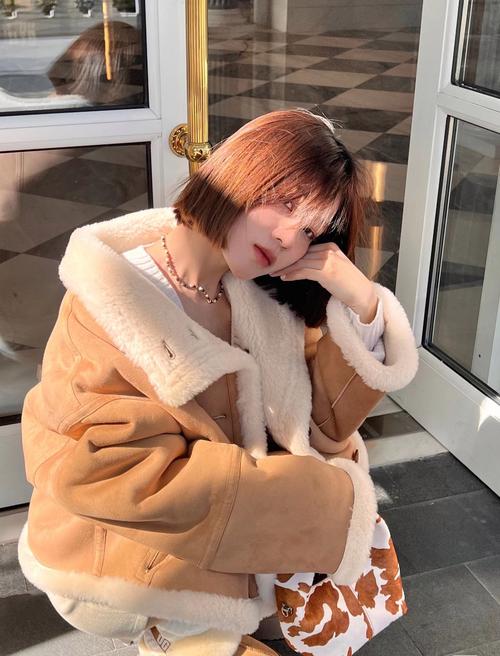短发女孩冬季怎么搭配