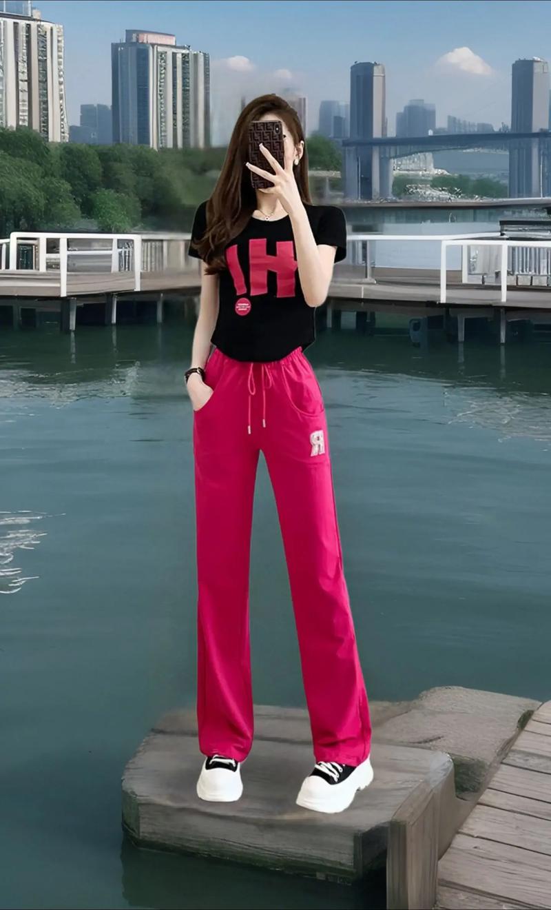 运动宽松上衣怎么搭配裤子