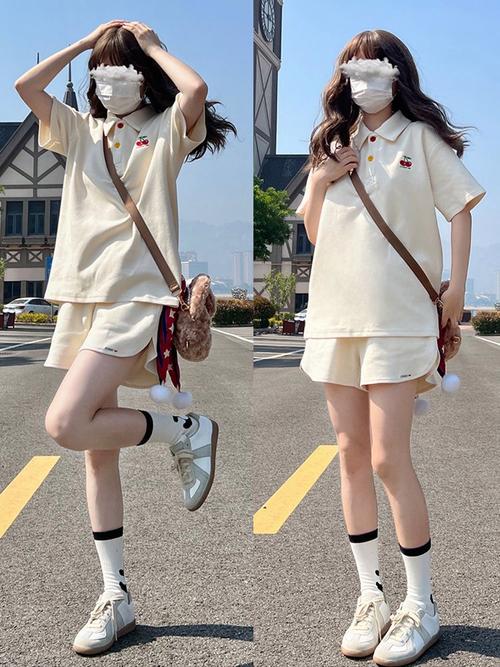 运动宽松上衣怎么搭配裤子