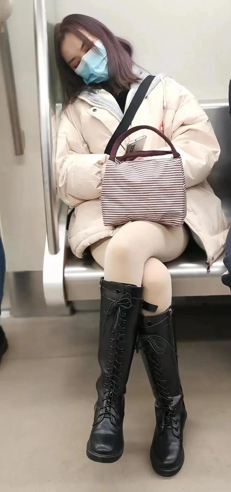小腿长靴怎么搭配