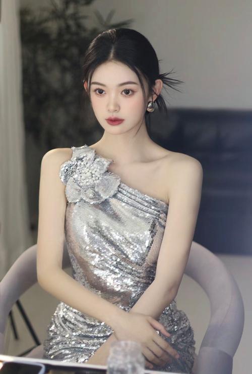 晚会礼服怎么搭配