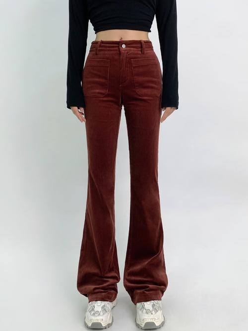 红色细条绒裤怎么搭配