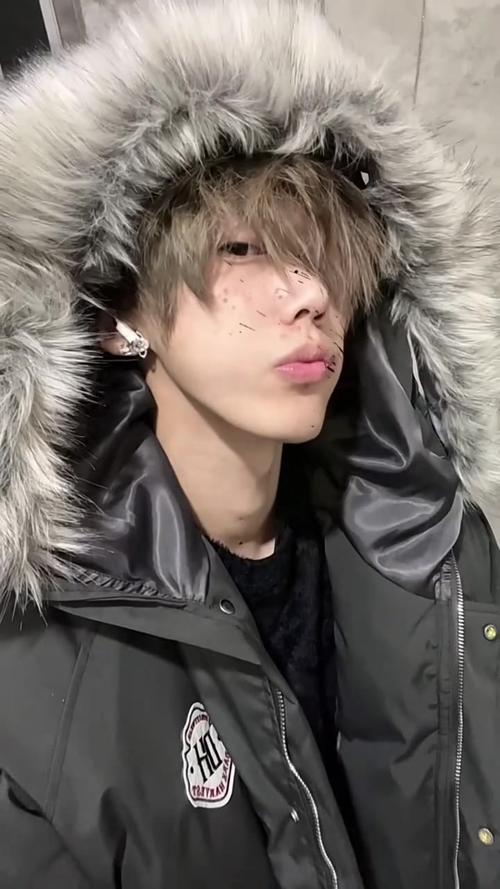 嘴唇厚适合什么发型