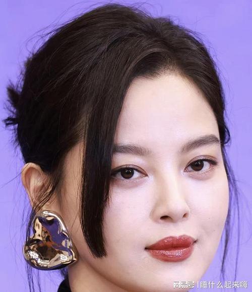 嘴唇厚适合什么发型