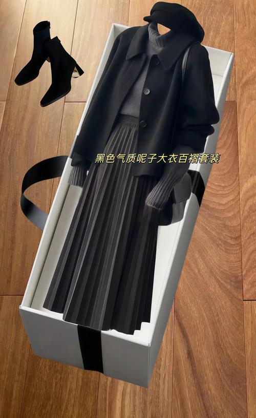 呢子黑色大衣怎么搭配