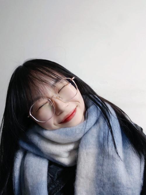 蓝白围巾怎么搭配