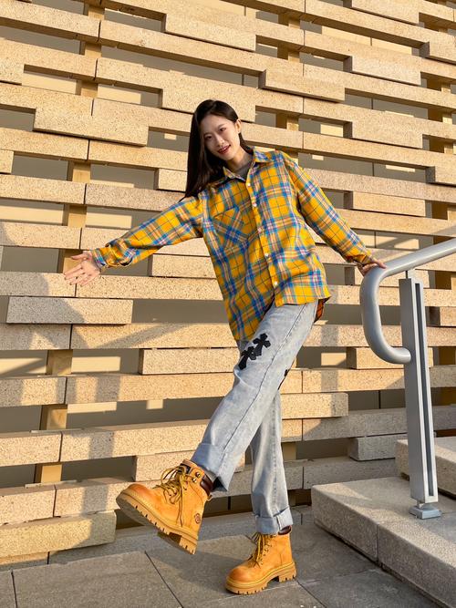 cat大黄靴怎么搭配衣服冬