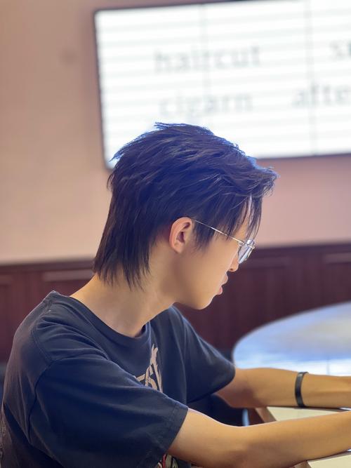 狼头发型怎么搭配衣服
