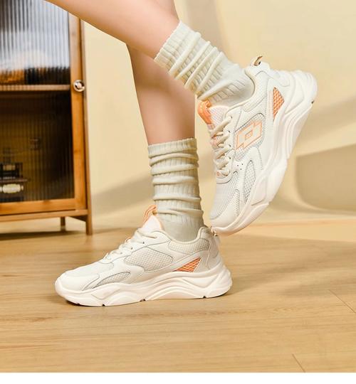 网面运动鞋怎么搭配裤子