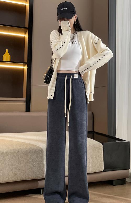 阔腿裤适合穿什么鞋