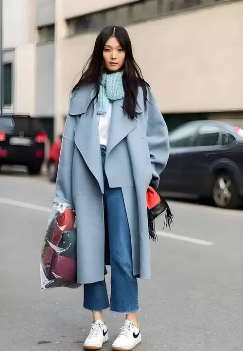 烟雾蓝怎么搭配裤子