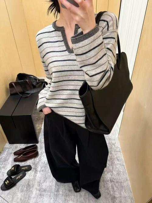 条纹长打底衫怎么搭配