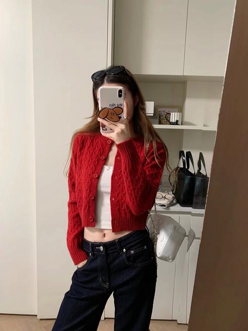 红色大毛衣怎么搭配外套