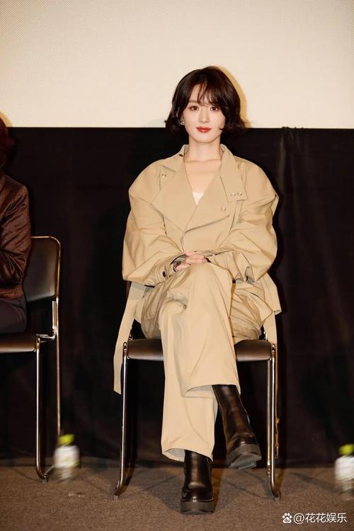 卡其色短靴怎么搭配图片