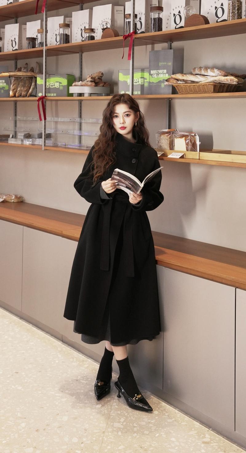 黑色棉大衣怎么搭配