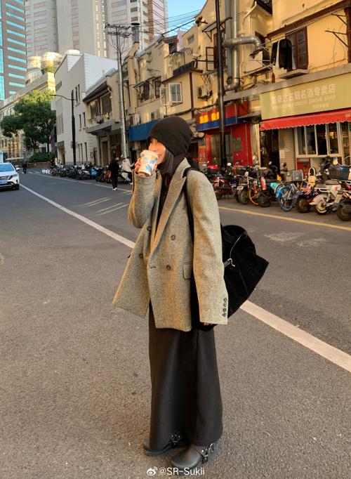 毛领西装怎么搭配