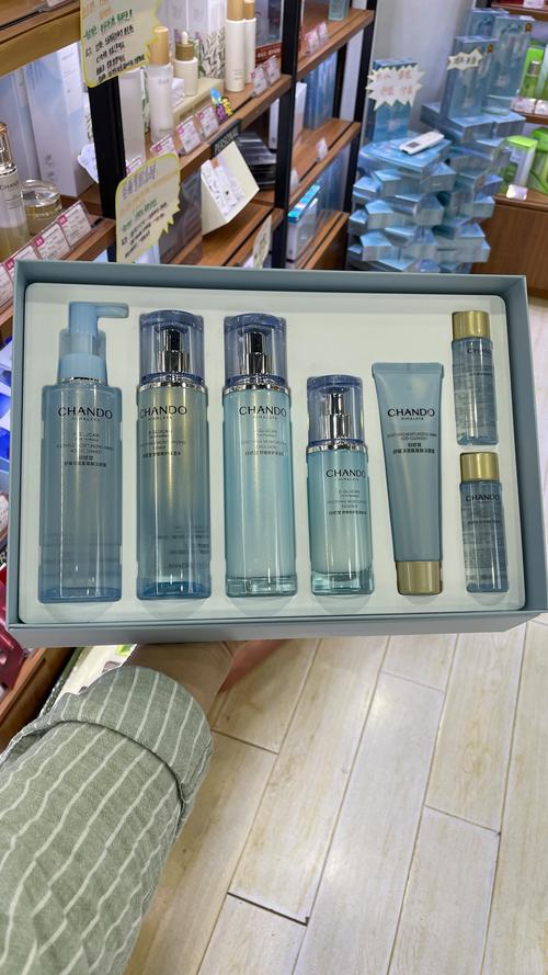 自然堂最新款护肤套装