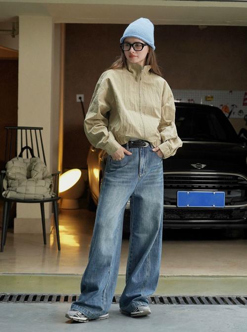 深色牛仔裤该怎么搭配