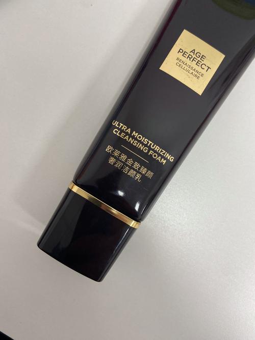 皮肤黑用什么洗面奶