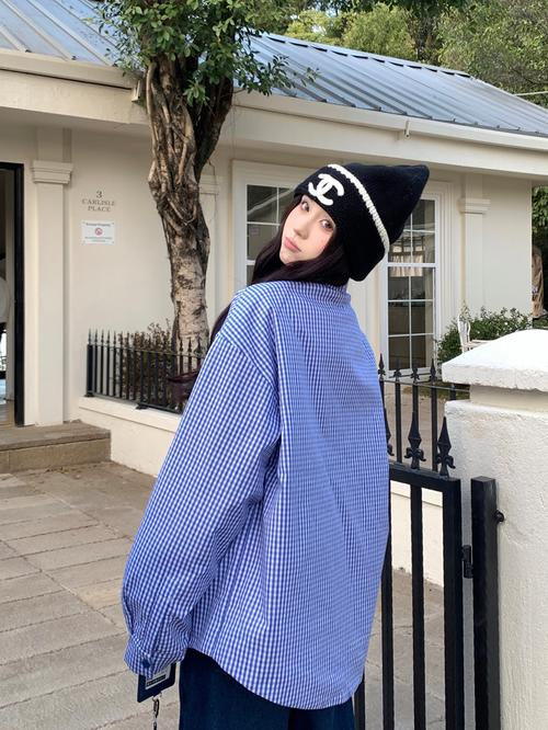 冬天格子衬衫怎么搭配穿棉服图片