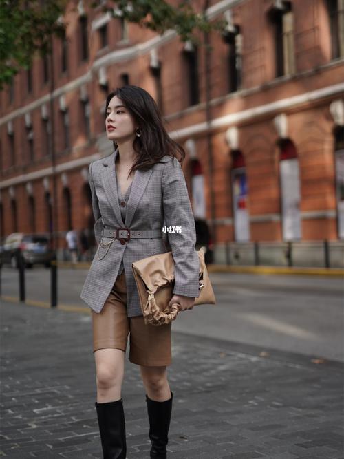 格纹西服怎么搭配大衣