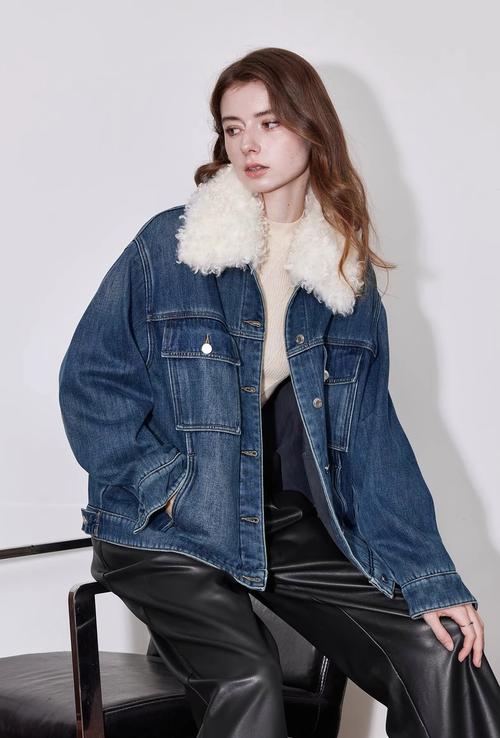 加绒牛仔上衣怎么搭配