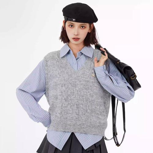 毛衣加衬衫怎么搭配外套