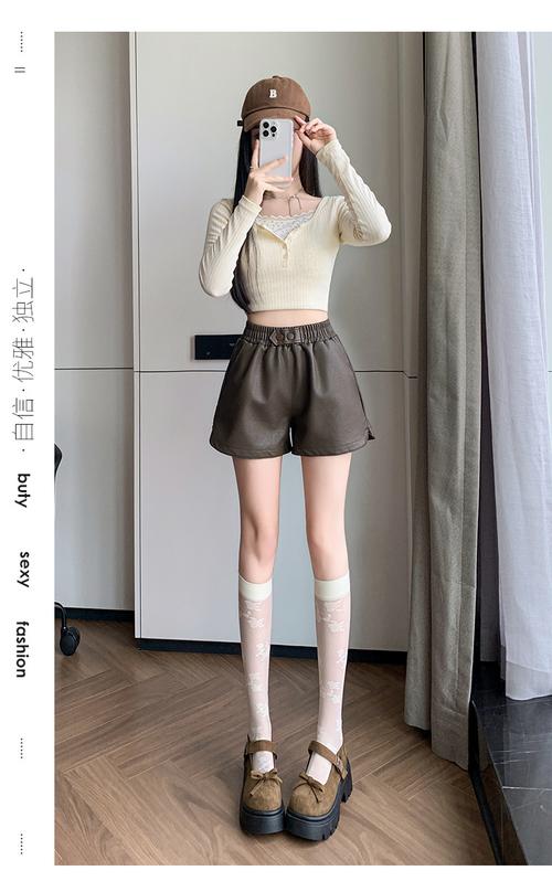 短皮裤子怎么搭配