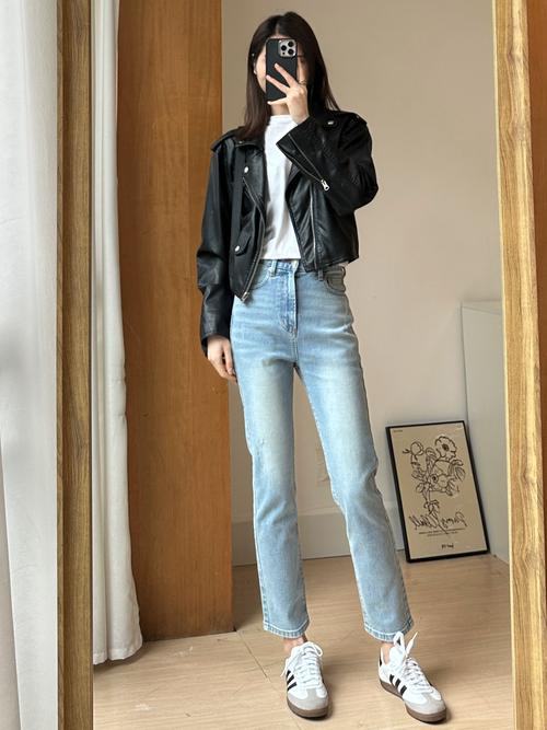 短皮裤子怎么搭配