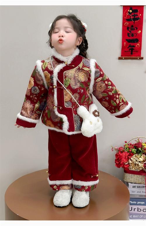 冬天儿童红色唐装怎么搭配