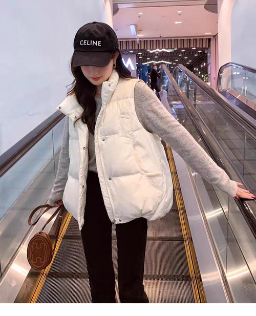 冬天羽绒服马甲怎么搭配