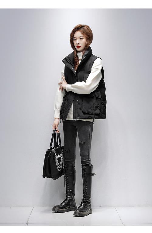 冬天羽绒服马甲怎么搭配