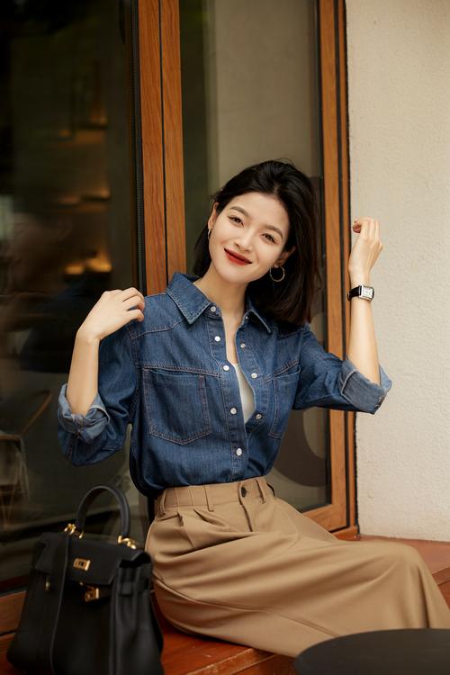 秋冬穿衬衣怎么搭配上衣